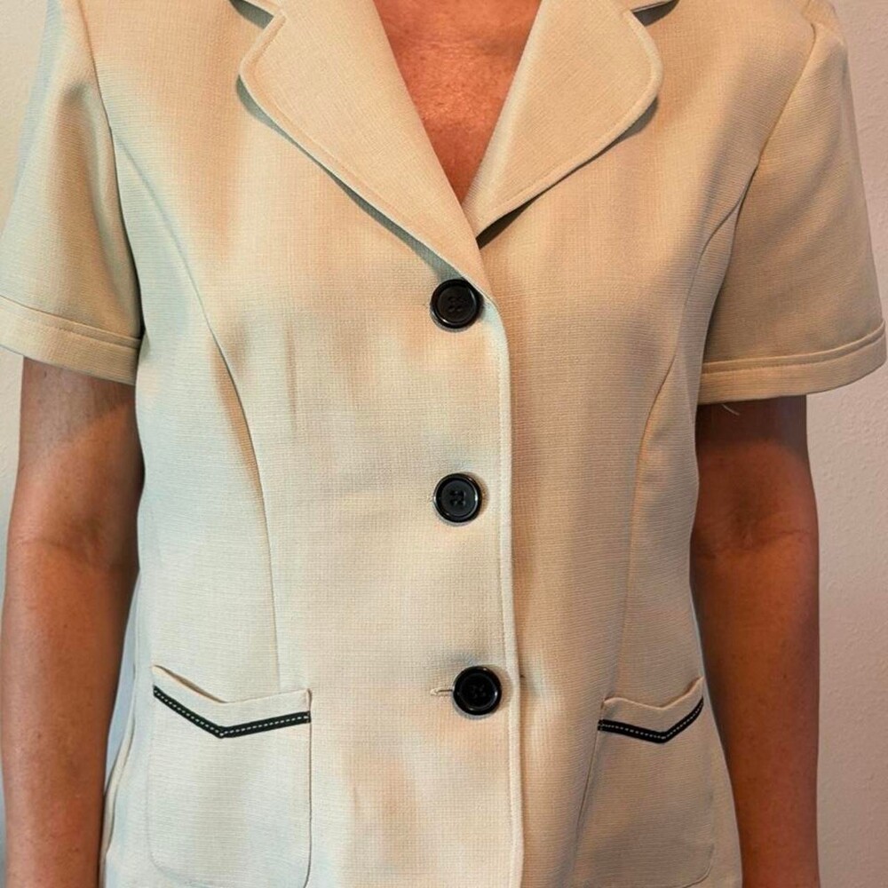 Vintage Studio I cream blazer with black trim on pockets, size 12 #blazer #profe
